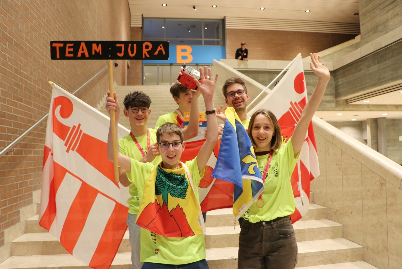 La Team Jura 1 du Club Robots-JU a participé, samedi 13 et dimanche 14.4.2024, à la finale européenne de la First Lego League à Davos.