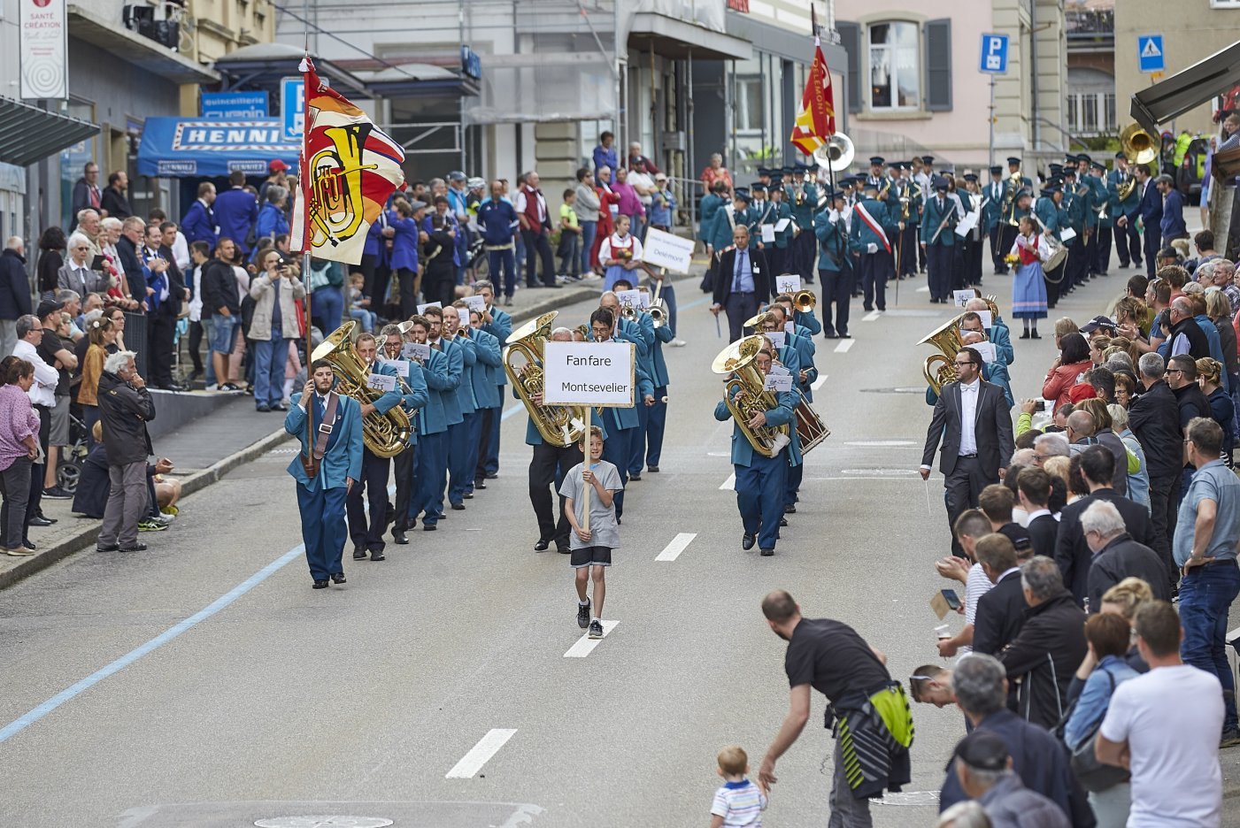 La fanfare de Montsevelier en concours de parade lors de la 40e Fête jurassienne de musique à Tramelan en 2019.