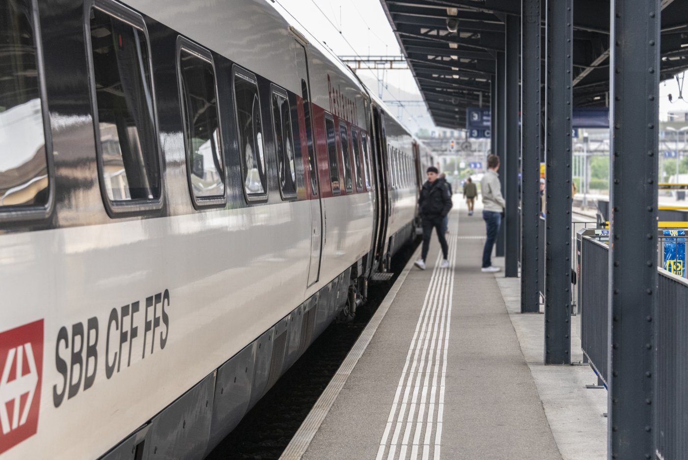 Une fois la refonte des horaires CFF entrée en vigueur, en décembre 2024, les Jurassiens auront deux trains par heure en direction de Genève ou Lausanne mais il y aura davantage de temps de trajet et de changements de train à prévoir.