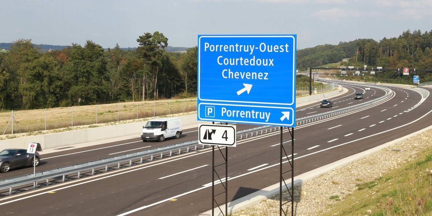 A16 Porrentruy-Ouest, absence de panneaux hôpital et aérodrome
