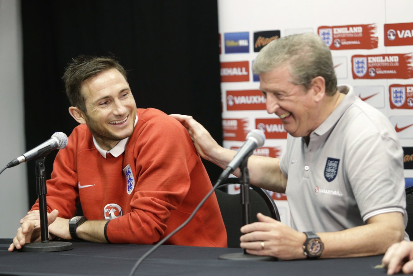 England manager Roy Hodgson, right, shares a laugh with player Frank Lampard during a news conference, Tuesday, June 3, 2014 in Miami Gardens, Fla. England plays matches at Sun Life Stadium, against Ecuador on Wednesday and Honduras on Saturday. (AP Photo/Wilfredo Lee)