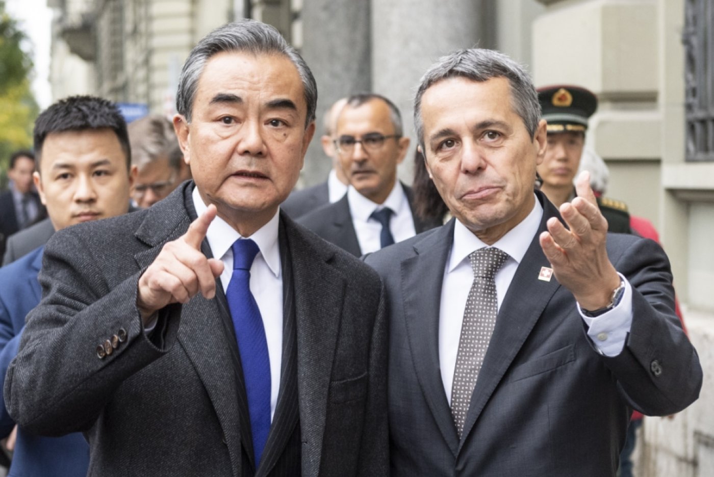 Le ministre des affaires étrangères Ignazio Cassis avec son homologue chinois Wang Yi (archives). KEYSTONE
