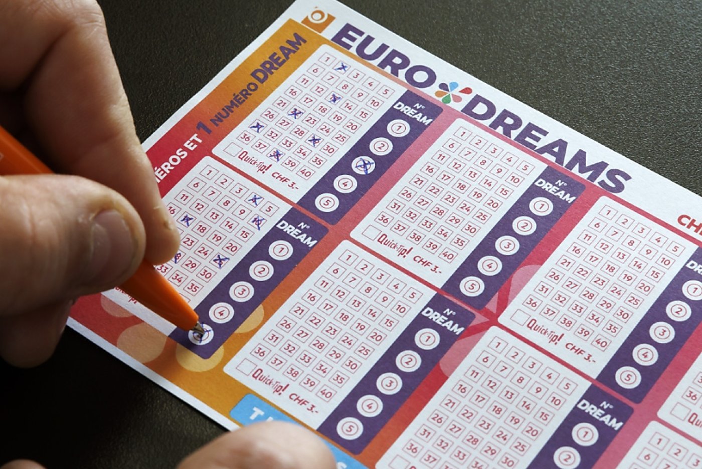 Proposé en Suisse et dans sept autres pays européens, le jeu Eurodreams offre un gain principal sous forme d'une rente mensuelle de 22'222 francs pour une durée de 30 ans. KEYSTONE
