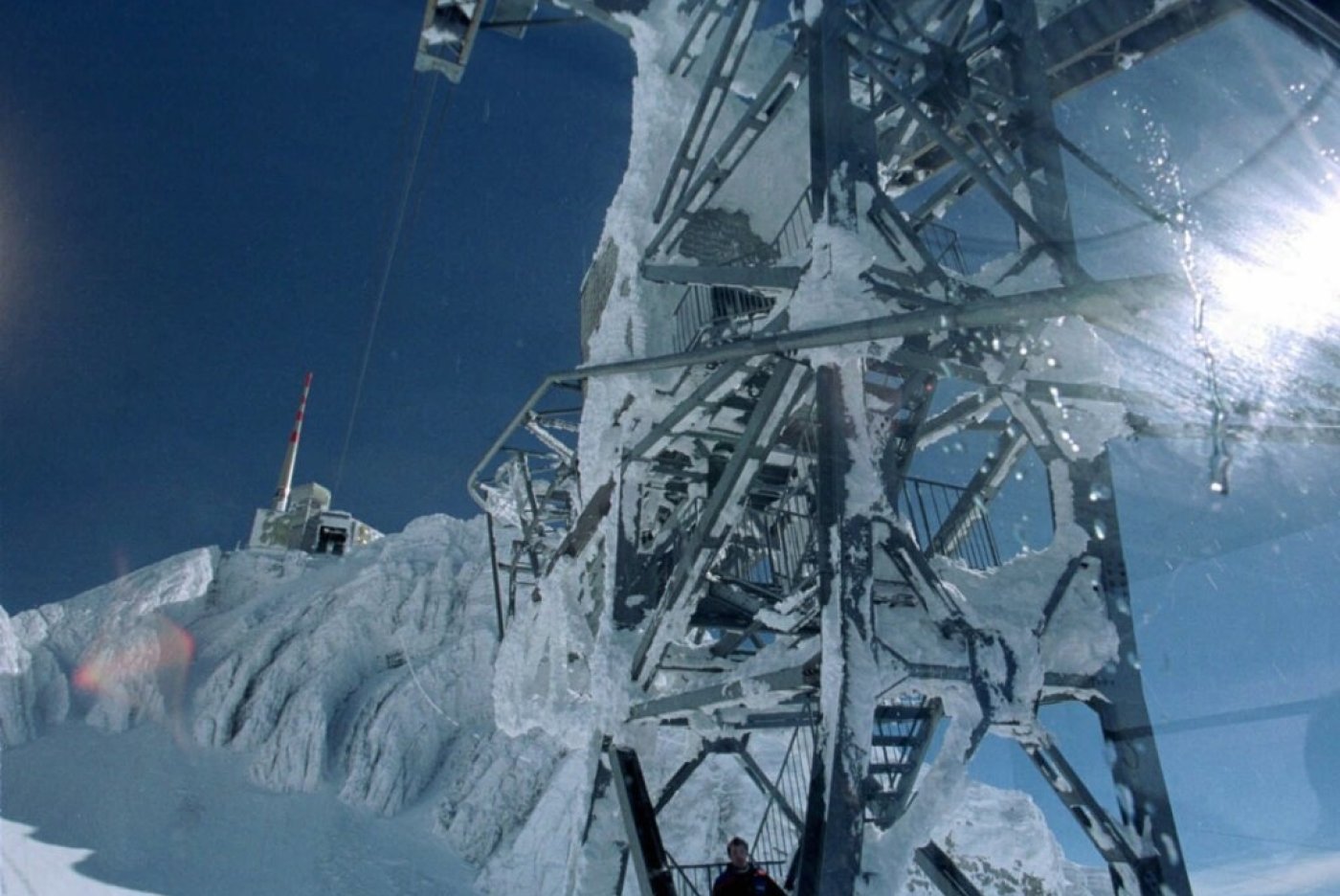 Il y a 25 ans, fin février 1999, on mesurait plus de 8 mètres de neige sur le Säntis. (archives) KEYSTONE