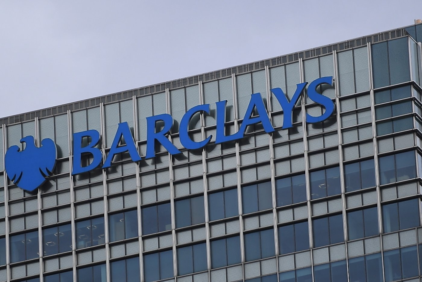 Le bénéfice net part du groupe de Barclays s'est réduit à 1,6 milliard de livres (1,8 milliard de francs), entre recul des revenus et inflation des coûts (archives). KEYSTONE