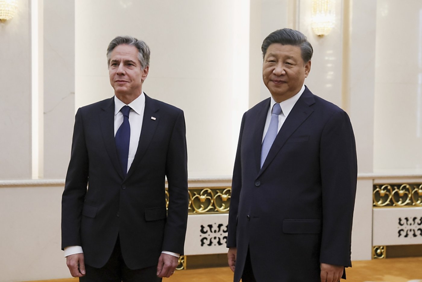 Le président chinois Xi Jinping (à dr.) et le secrétaire d'Etat américain Antony Blinken à Pékin (archives). KEYSTONE