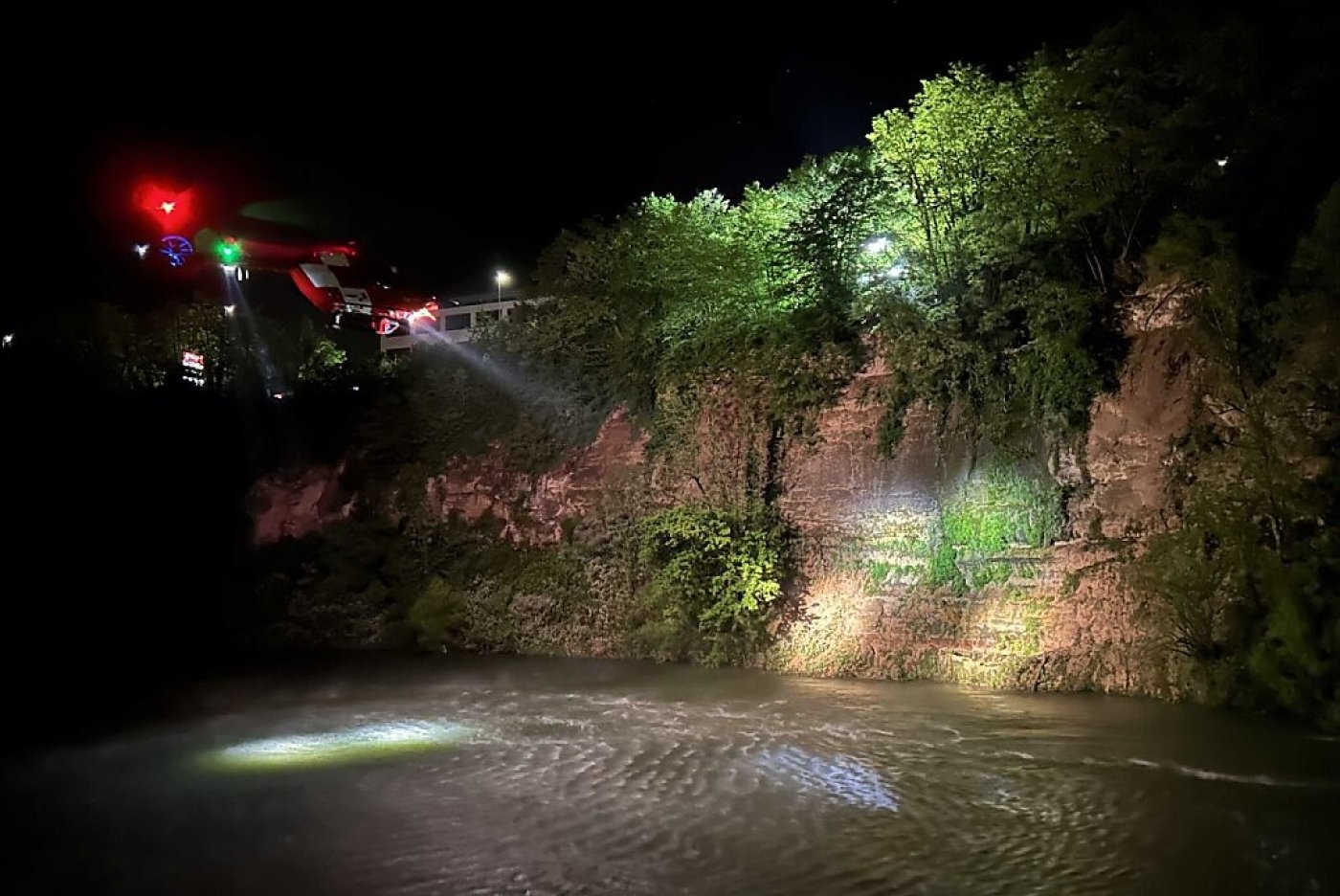 L'accident a eu lieu sur une rive escarpée de la Limmat à la hauteur de Wettingen (AG). Un jeune homme tombé dans la rivière s'est noyé. Police cantonale argovienne