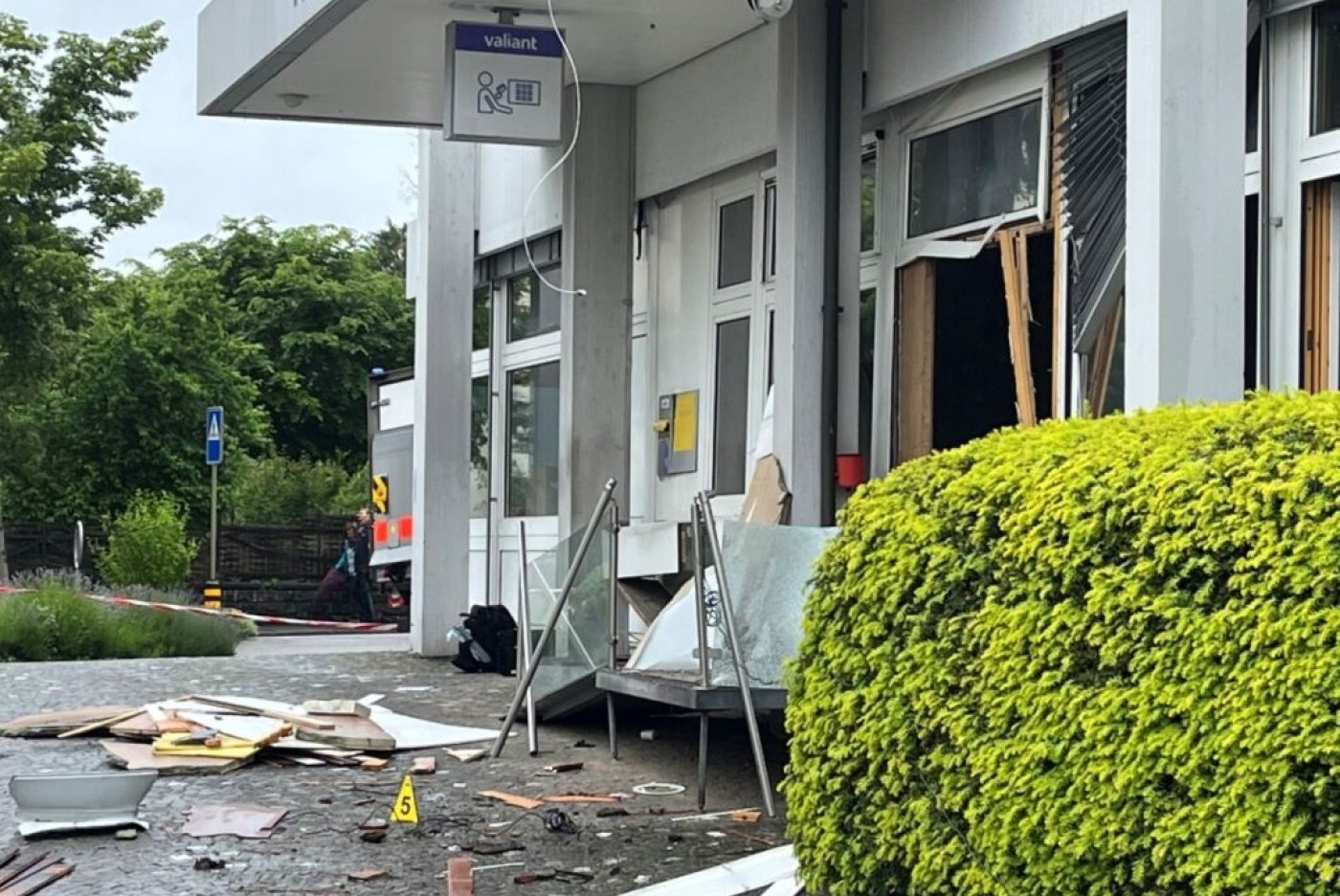 L'explosion d'un bancomat à Laufen (BL) a provoqué d'importants dégâts matériels. Police Bâle-Campagne
