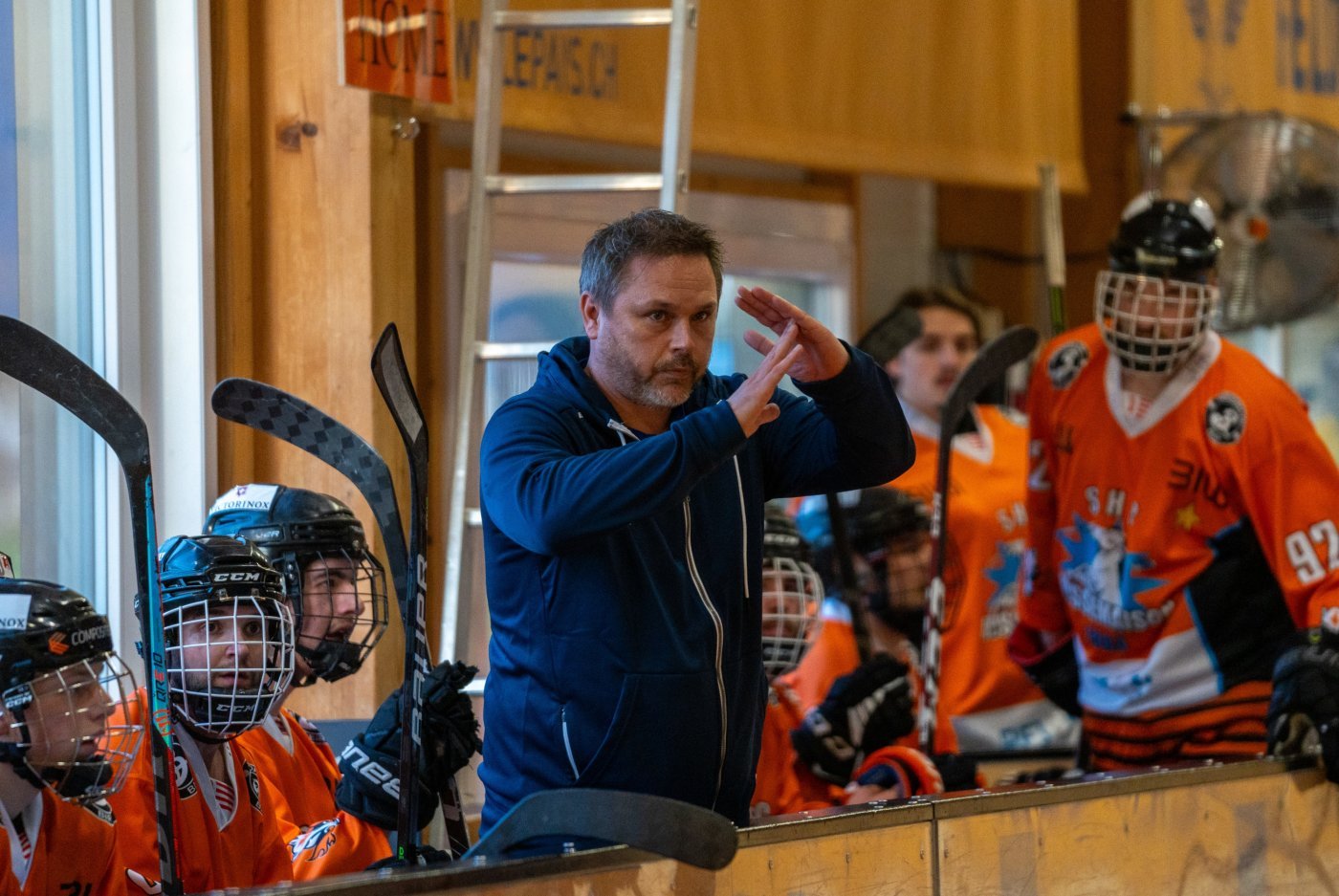 Rossemaisn le 16 mars 2024. Inline-Hockey, SHC Rossemaisn ? Sayaluca, le coach NUSSBAUMER Steve. Photo Jonas Lüthi
