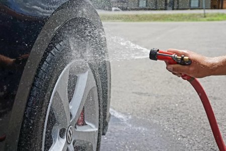 Arrosage voiture photo Unsplash