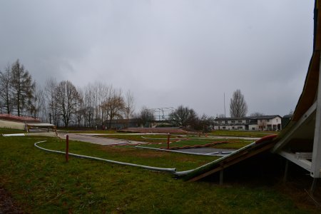 Le camping du TSC à Courgenay est à l'abandon. Quelques personnes y vont tout de même chaque année, et Jacques Chèvre y habite toute l'année.