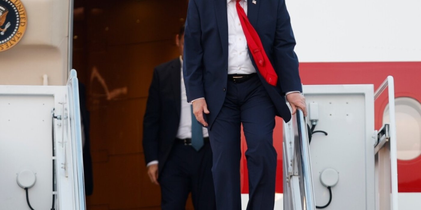 Les Etats-Unis devraient annoncer prochainement de nouvelles taxes douanières à l'encontre de dizaines de pays. Photo: Le président Donald Trump descend les marches d’Air Force One à son arrivée à la base interarmées Andrews, dans le Maryland dimanche dernier. KEYSTONE