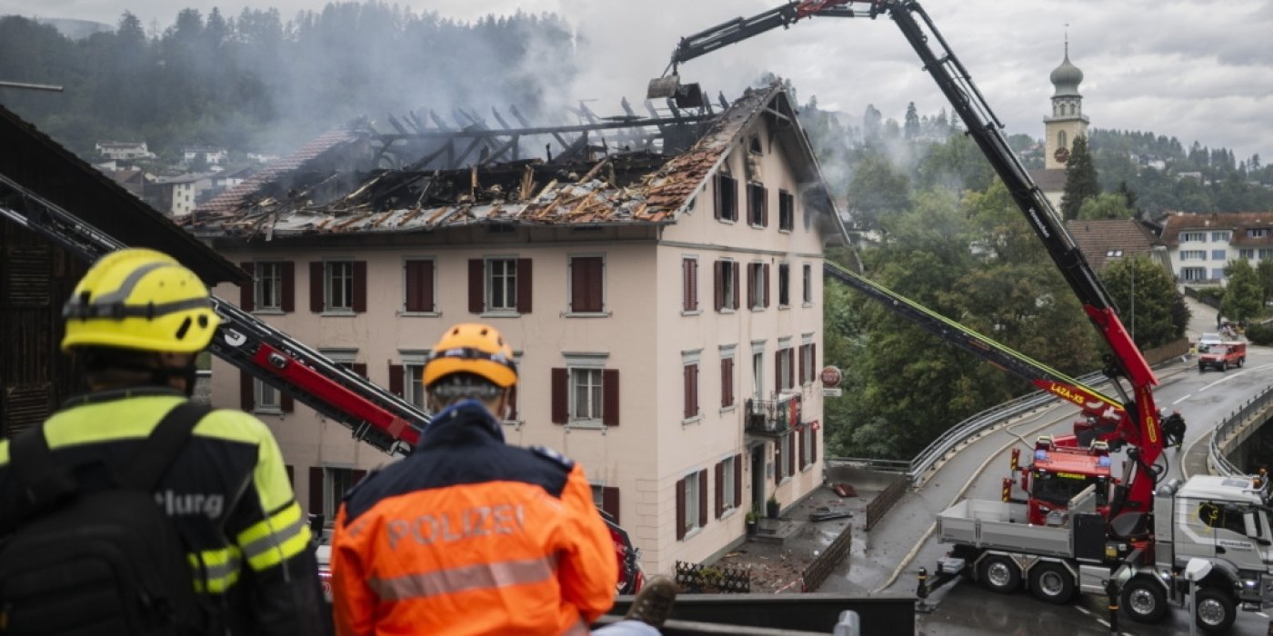 Malgré l'effondrement partiel du bâtiment, l'ensemble des décombres a pu être fouillé durant le week-end pour retrouver les quatre personnes disparues. KEYSTONE