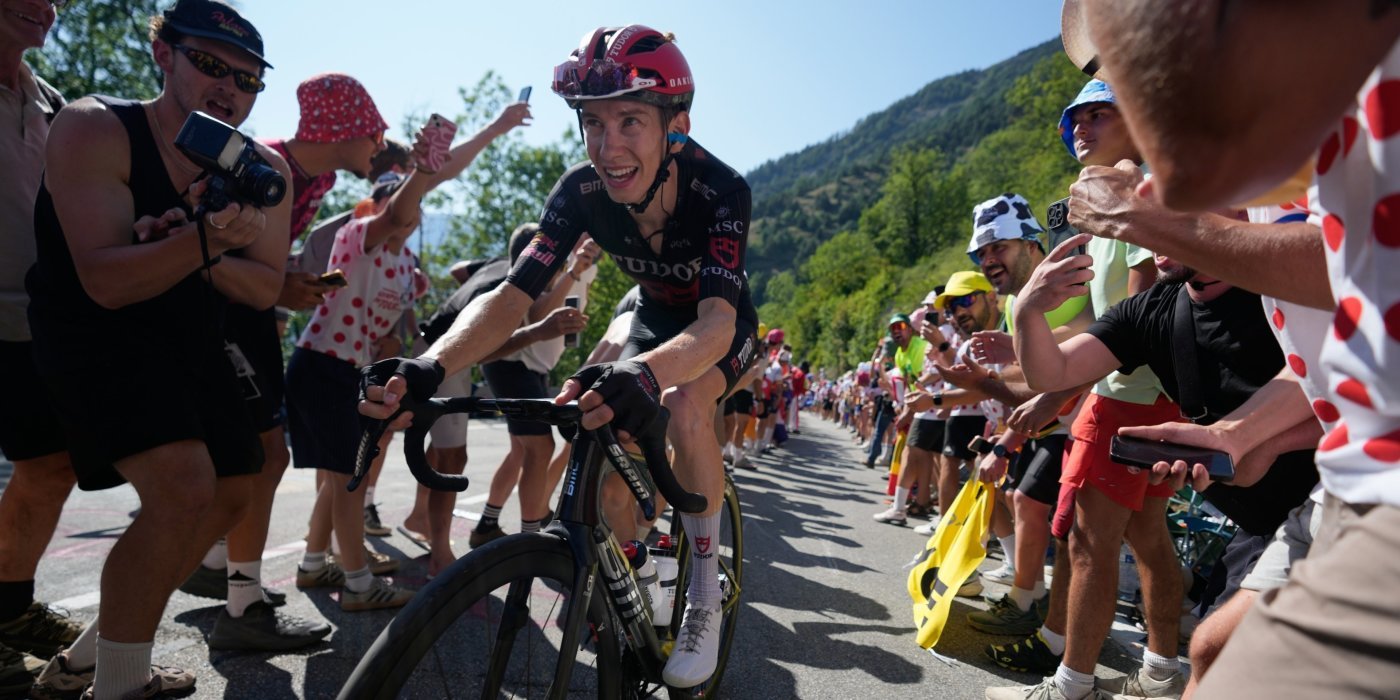 Yannis Voisard: "Un élément typique de l’ascension vers L’Alpe d’Huez, c’est le nombre de tapes que nous recevons dans le dos..."