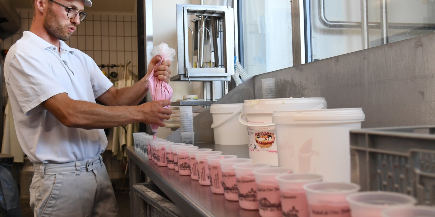 Les Reussilles le 11 août 2026 . Fabrication de skyr à la fromagerie des Reussilles . photo Stéphane Gerber