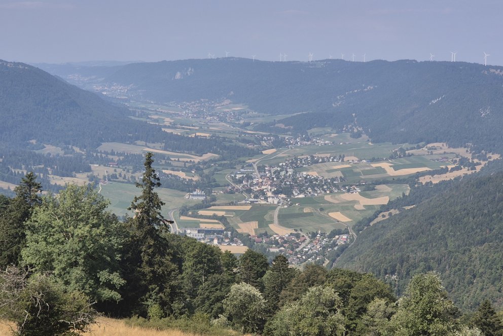 vue sur le vallon de Saint-Imier depuis le sommet de la Cote de Chaux