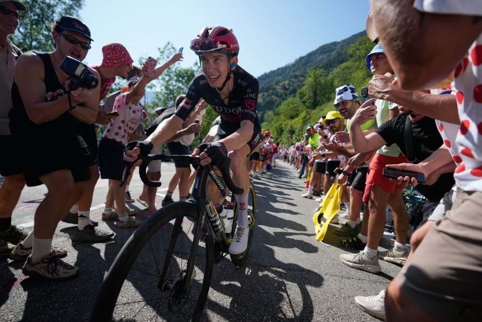 Yannis Voisard: "Un élément typique de l’ascension vers L’Alpe d’Huez, c’est le nombre de tapes que nous recevons dans le dos..."