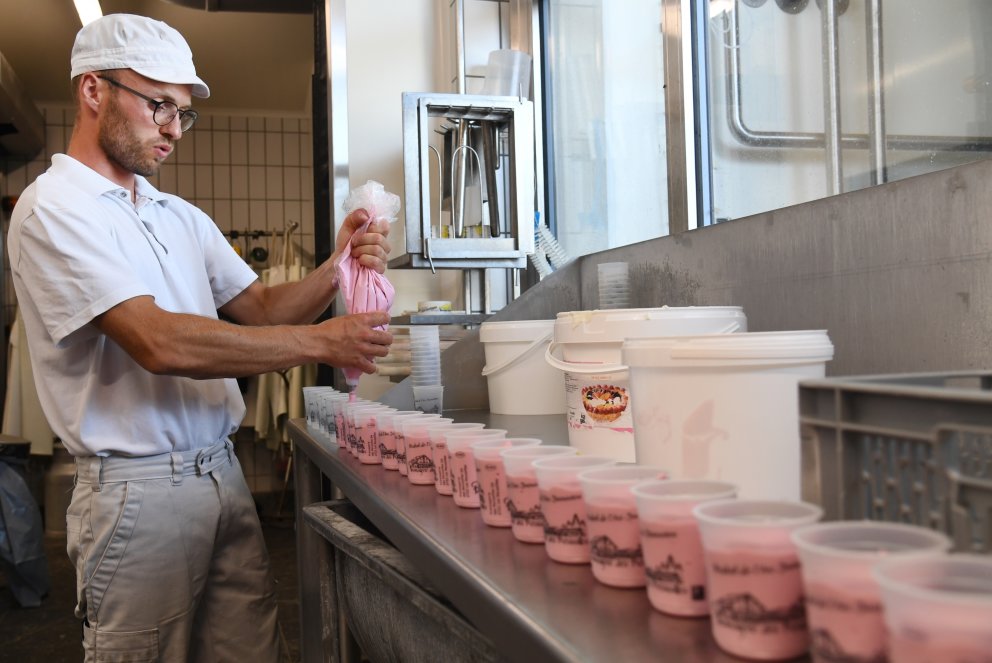 Les Reussilles le 11 août 2026 . Fabrication de skyr à la fromagerie des Reussilles . photo Stéphane Gerber