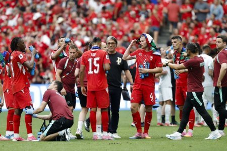 Switzerland's head coach Murat Yakin, middle, speaks with the players during a Hydration Break during the World Cup Group B soccer match between Switzerland and Canada at the BC Place stadium in Vancouver, Canada, Wednesday, June 24, 2026, during the 2026 FIFA World Cup soccer tournament. (KEYSTONE/Peter Klaunzer)
